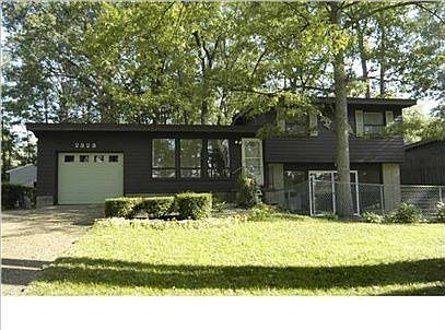 2nd image of 2323 Holliday Dr SW