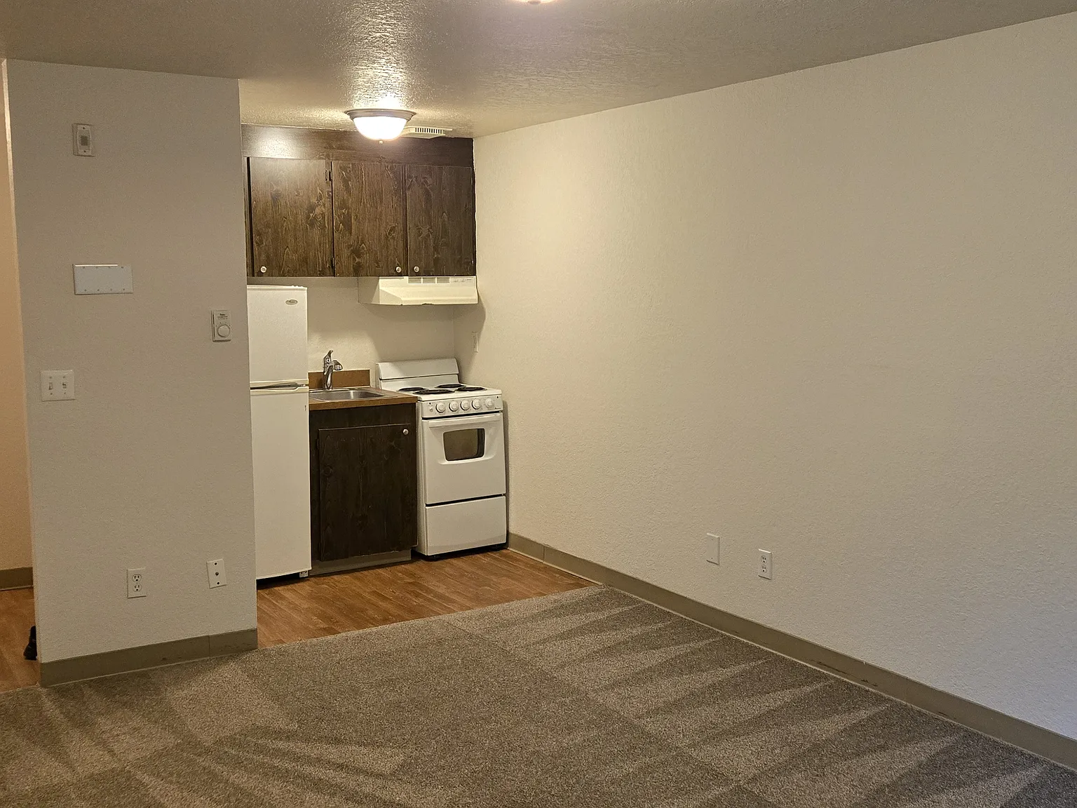 Studio, 400 sqft, $1,200 — Photo 2