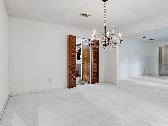3rd image of 4814 Fountainhead Dr