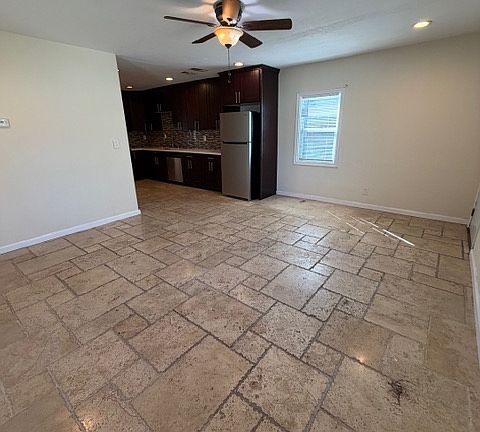 4th image of 3841 Menlo Ave