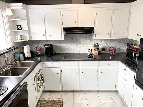 5th image of 35 E Terrace Ave