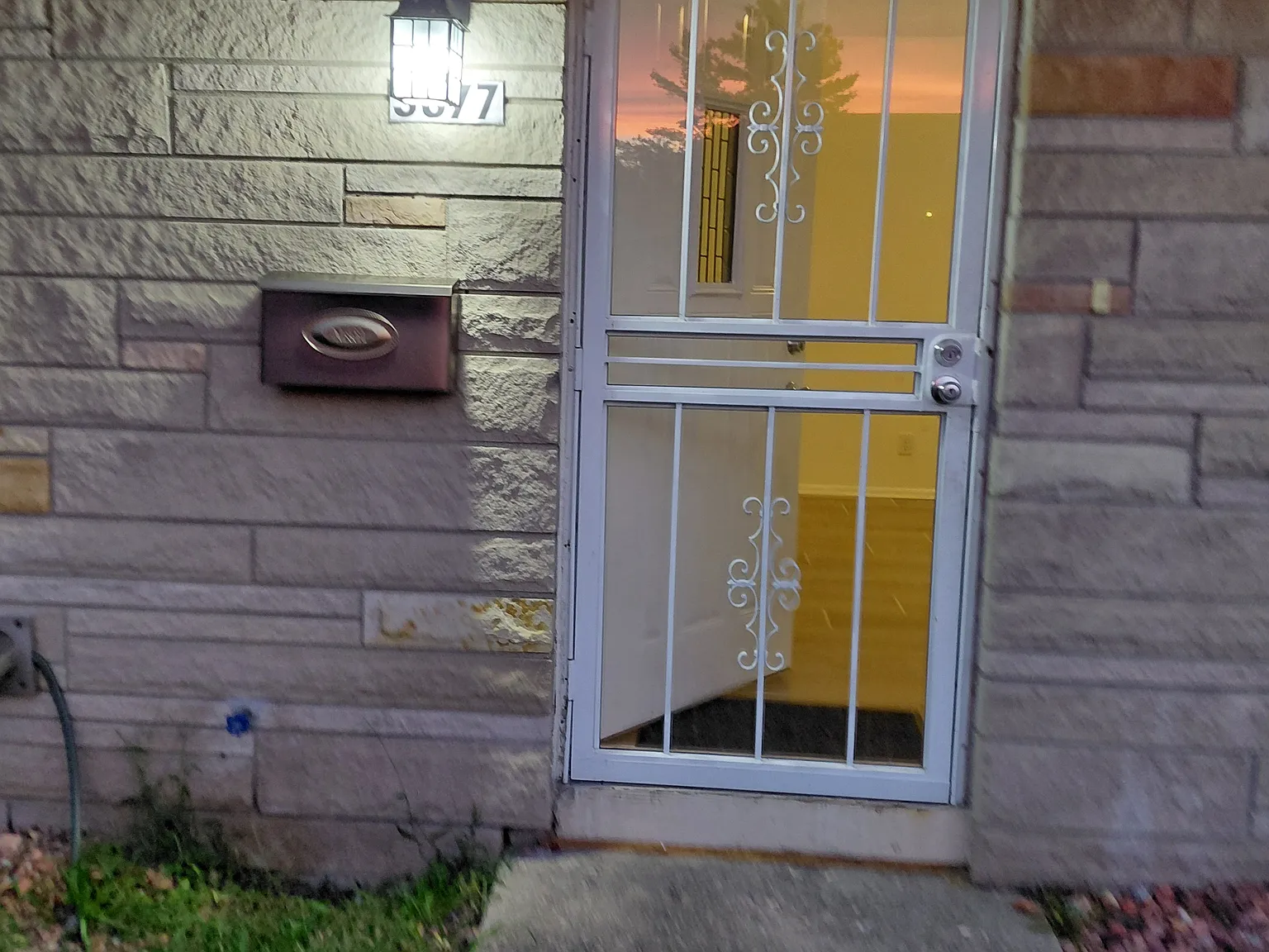 3 bed, 1200 sqft, $1,550 — Photo 3