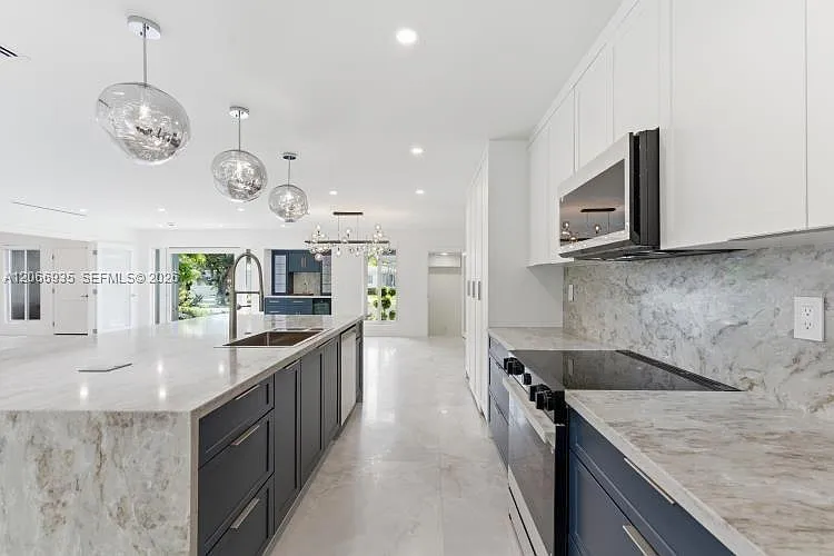 Bay Heights — Photo 1
