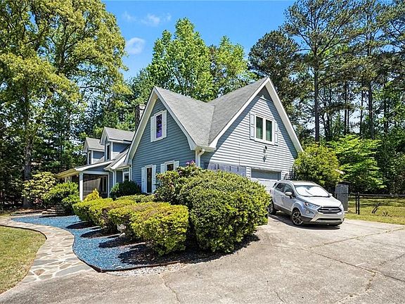4th image of 180 Roxboro Ct