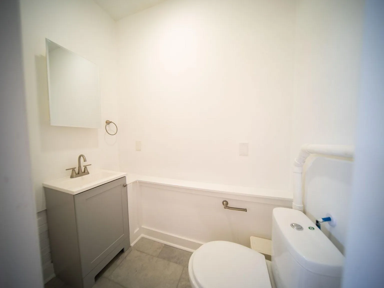 4 bed, 3.0 bath, 2240 sqft, $1,018 — Photo 4