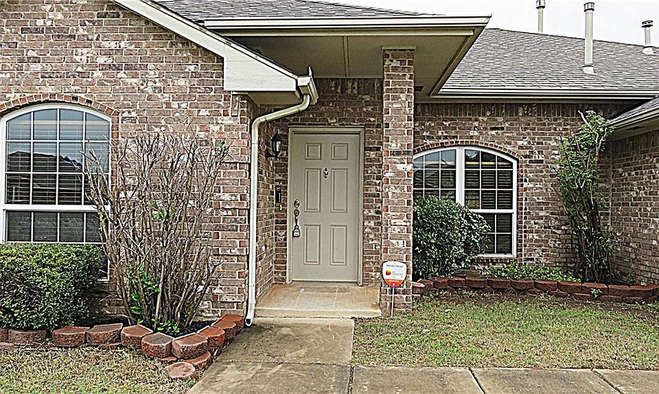 1st image of 2315 Blue Jay Dr
