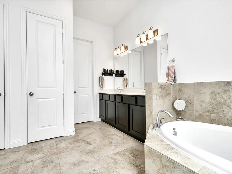 11012 Mikula Dr — Photo 23
