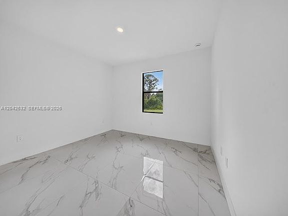 3rd image of 928-930 Hepburn Ave