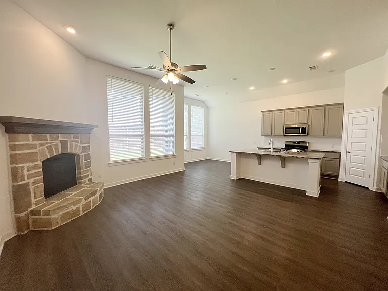 1120 Sheldon Dr — Photo 3