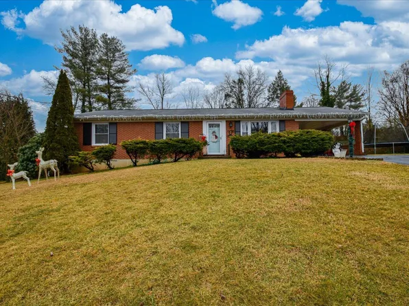 5118 Carriage Dr, Roanoke, VA 24018