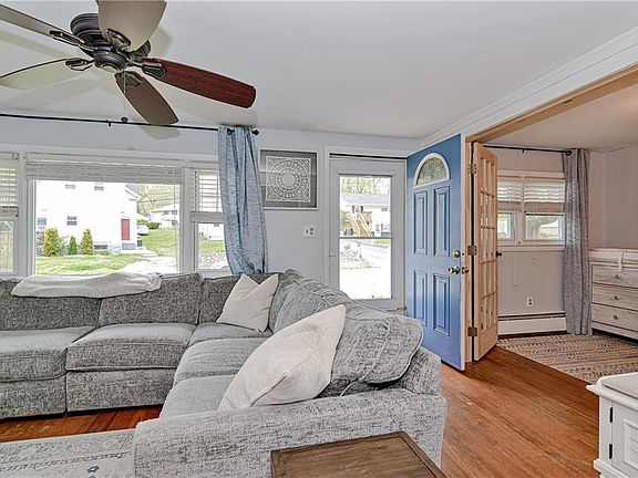 4th image of 11 Fairwood Dr