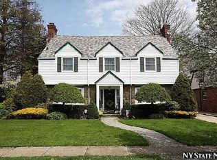 119 Andover Rd, Rockville Centre, NY 11570