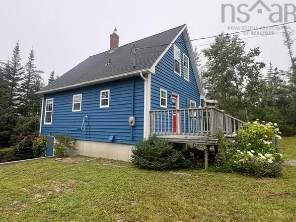 21 Scotts Rd W, Shelburne, NS B0T 1L0