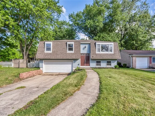 8742 Usher Rd, Olmsted Township, OH 44138