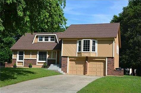 1st image of 203 SE Lexington Ct