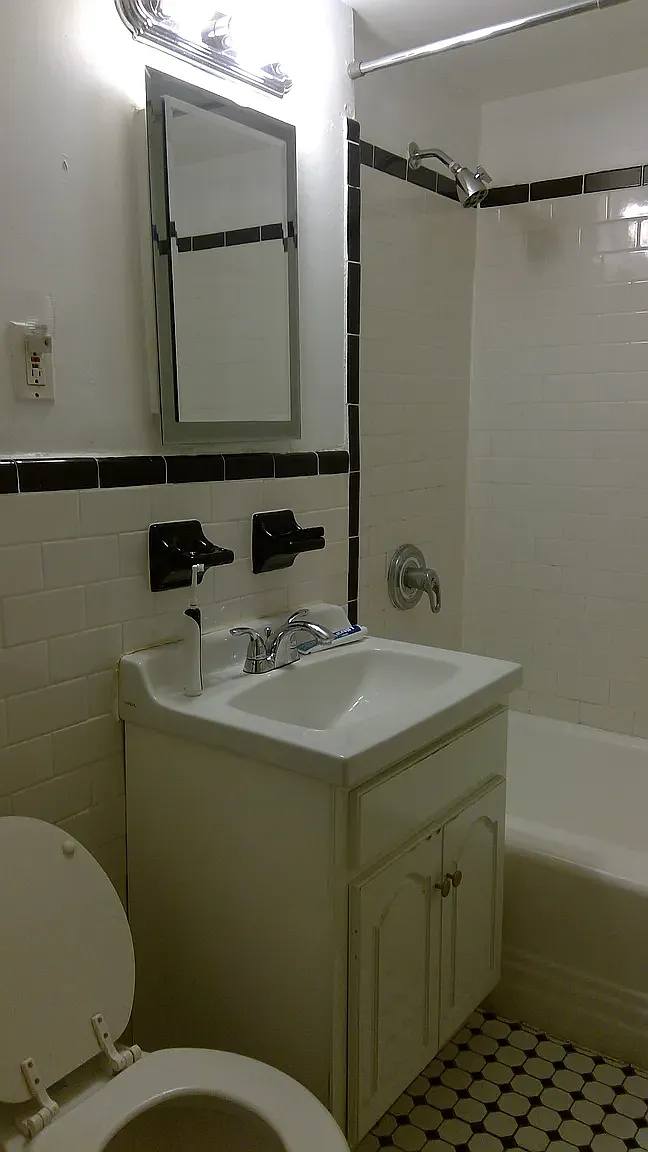 1067 Madison Avenue — Photo 2