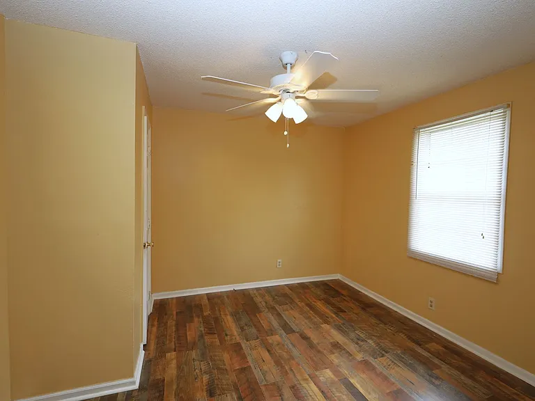 206 Warren St — Photo 6