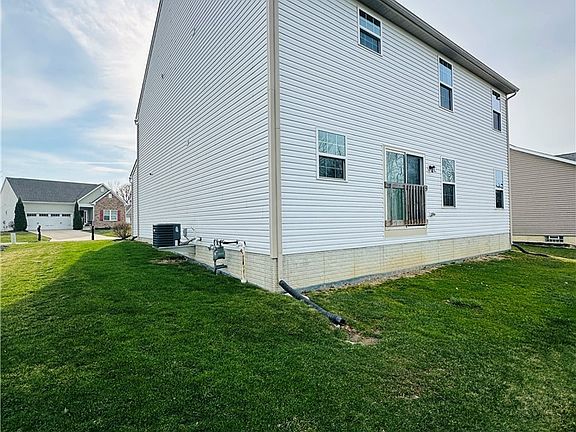3rd image of 8721 Summer Wind Ln