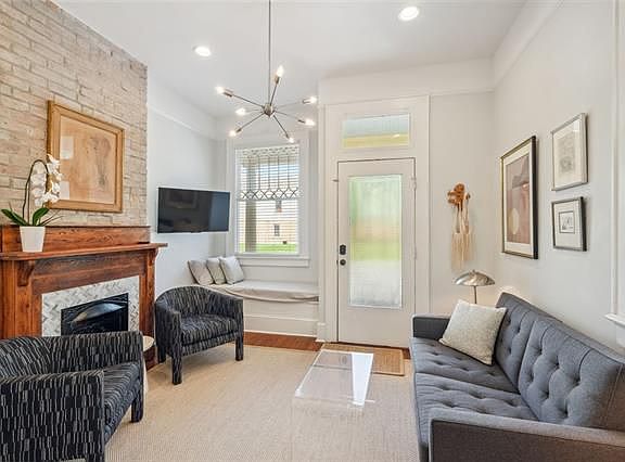 3rd image of 1132 Melpomene St