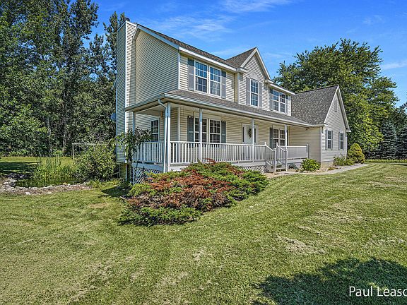 2nd image of 6879 Sunrise Meadow Dr NE