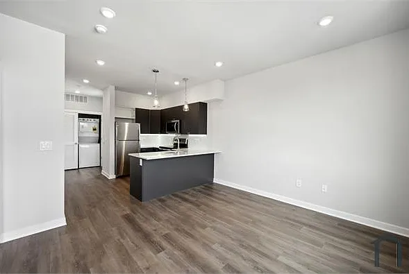 3 bed, 1085 sqft, $2,143 — Photo 4