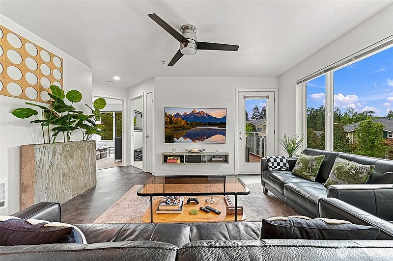 4th image of 10931 124th Avenue NE #206