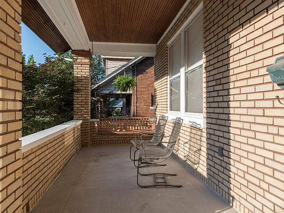 3rd image of 1139 Carmania Ave
