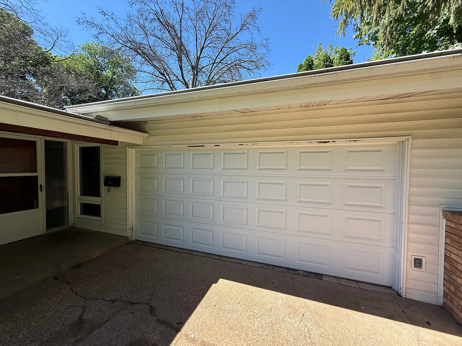 5 bed, 1650 sqft, $2,400 — Photo 2