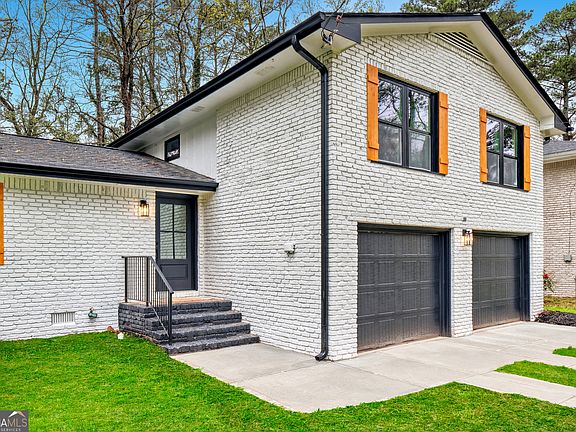 3rd image of 3045 Weslock Cir