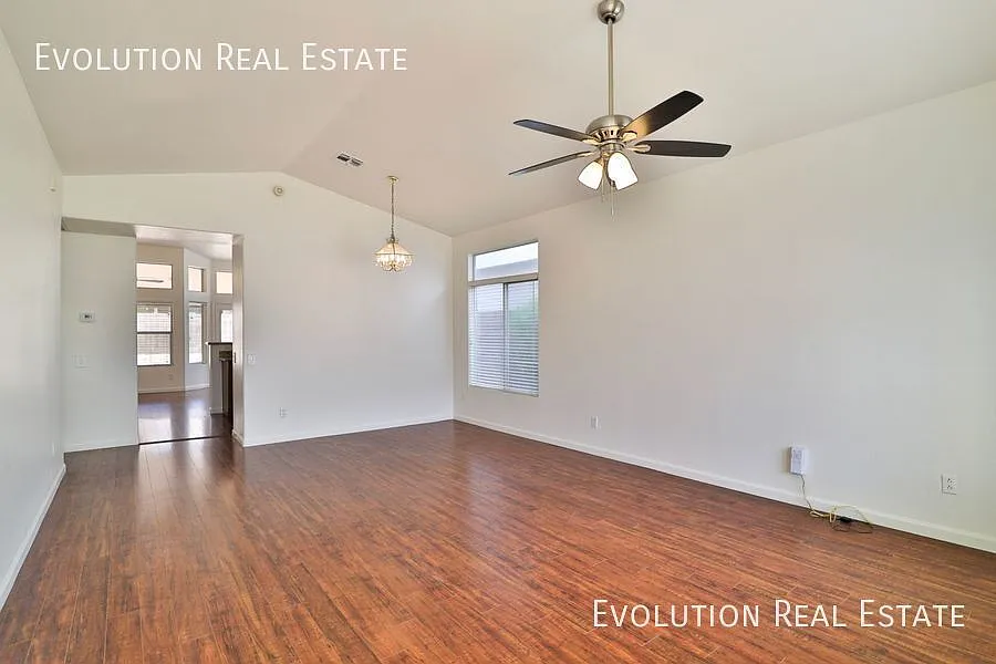 Move in ready - 3bd/2ba/2cg - No deposit move in option — Photo 4