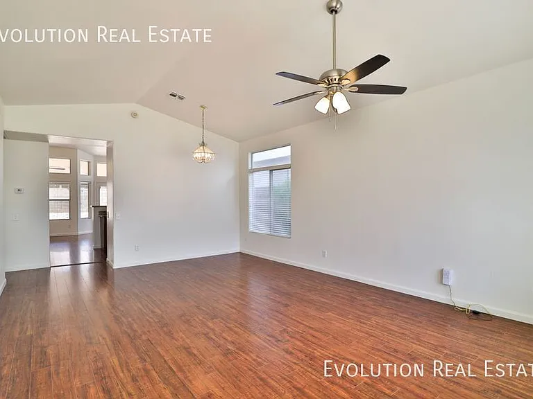 3226 E Sequoia Dr — Photo 4