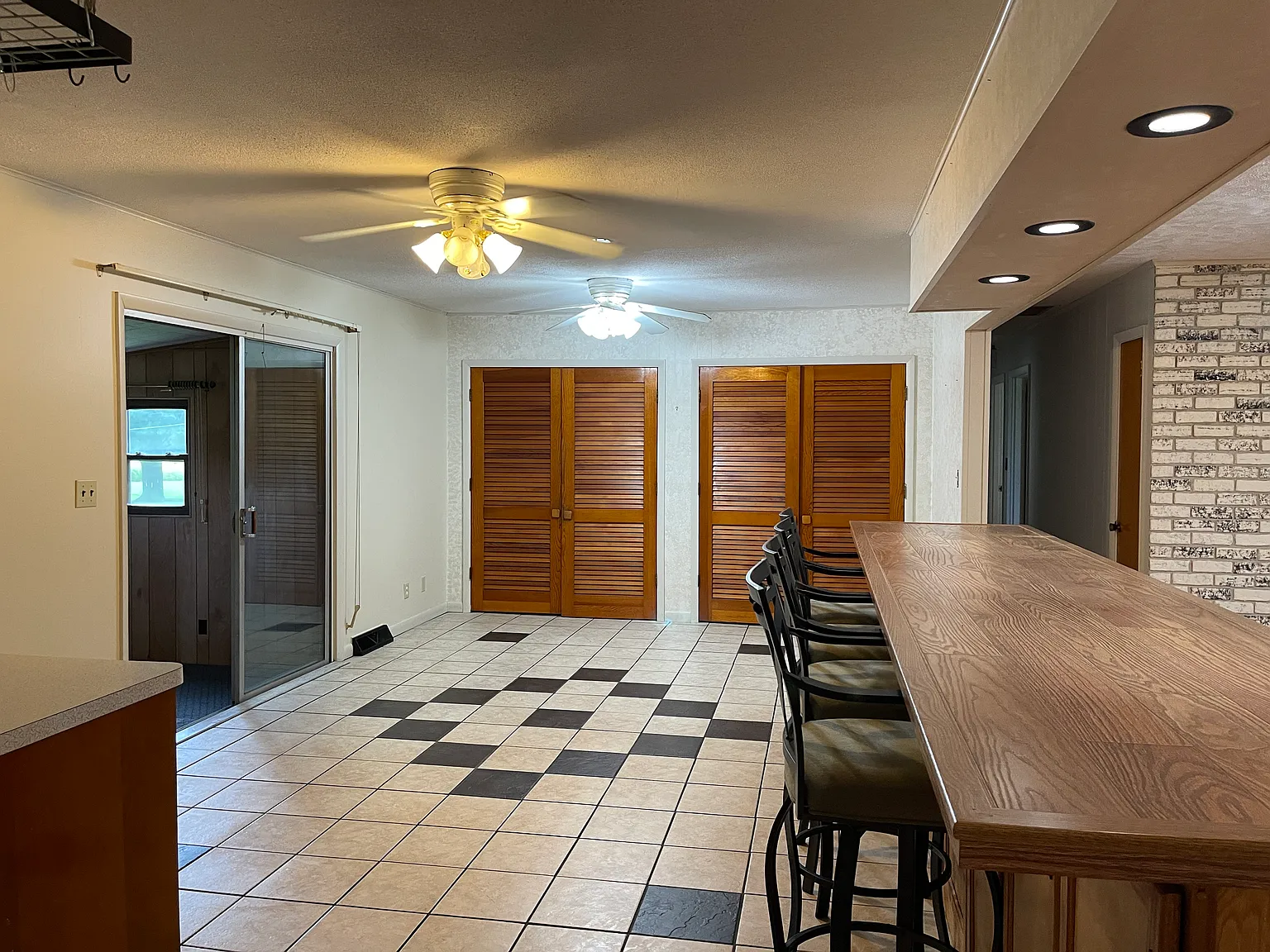 102 Oaklawn Circle — Photo 4