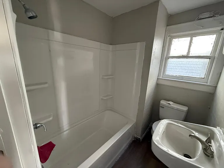 209 Oakwood St #2 — Photo 9