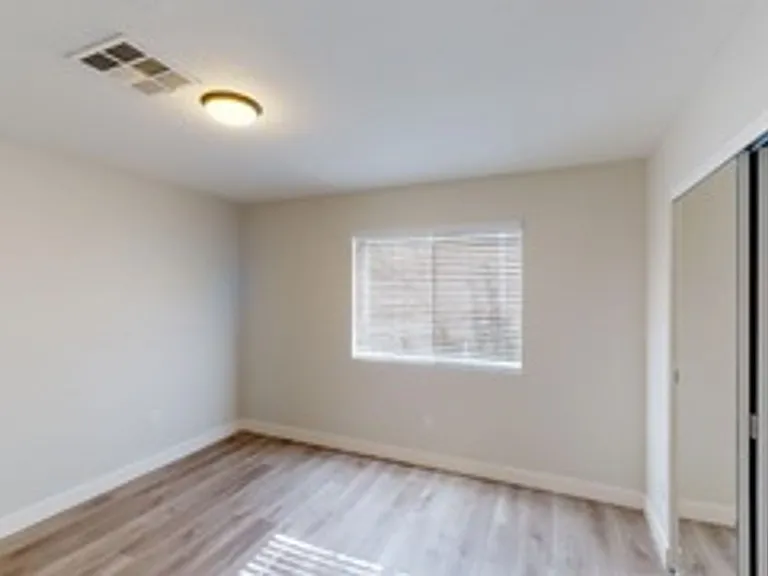 906 E Roma Ave — Photo 21