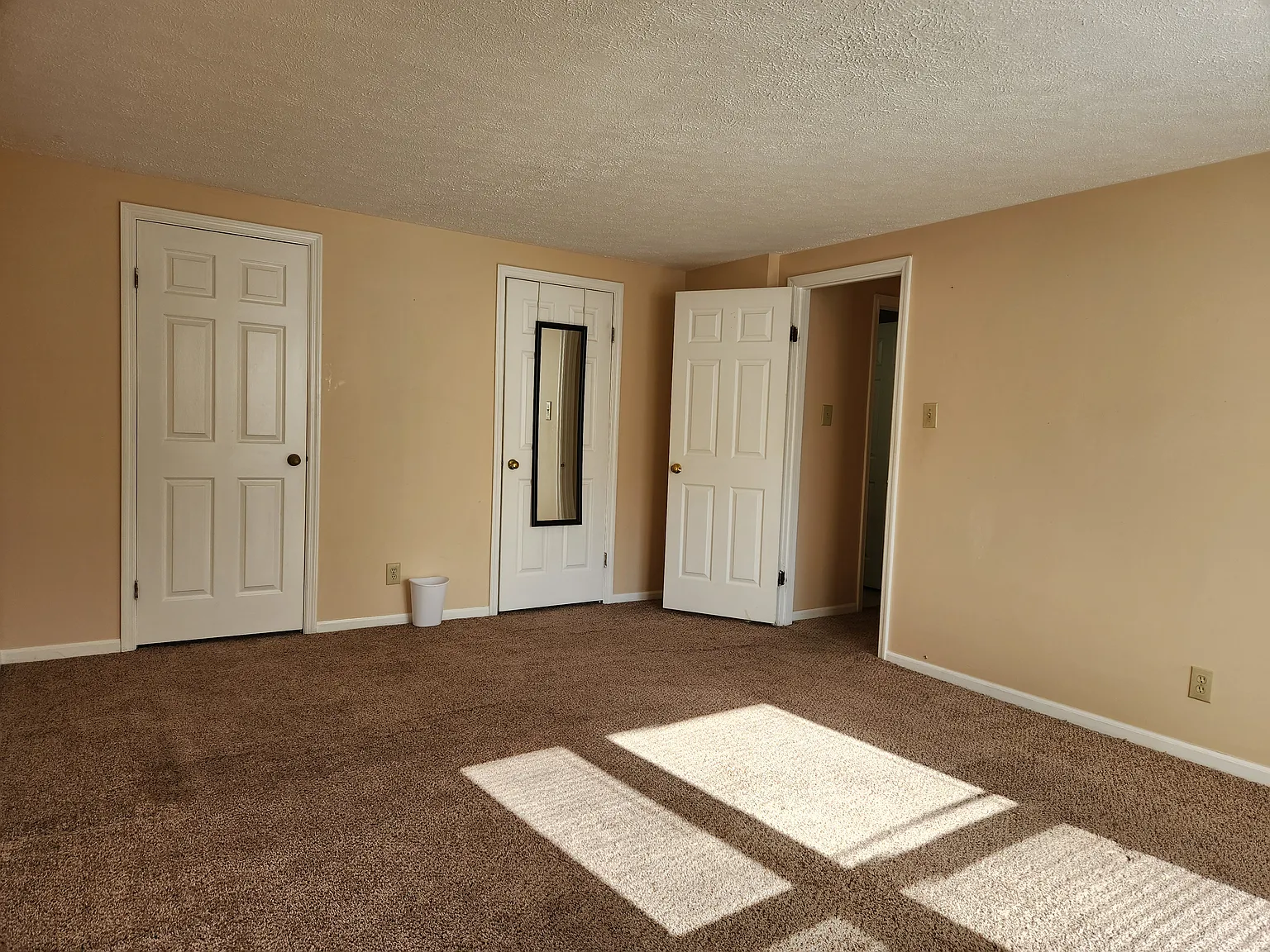 2 bed, 911 sqft, $2,000 — Photo 3