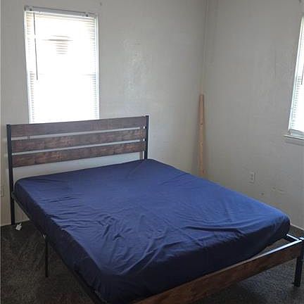 4th image of 300-302 Hazel St