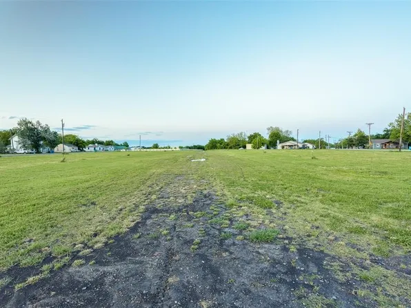 102 E Hubbard St, Josephine, TX 75173