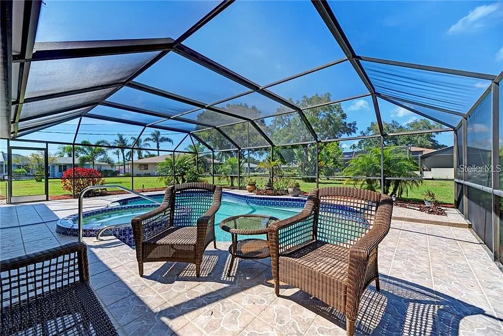 2 bed, 2.0 bath, 1482 sqft, $4,000 — Photo 4