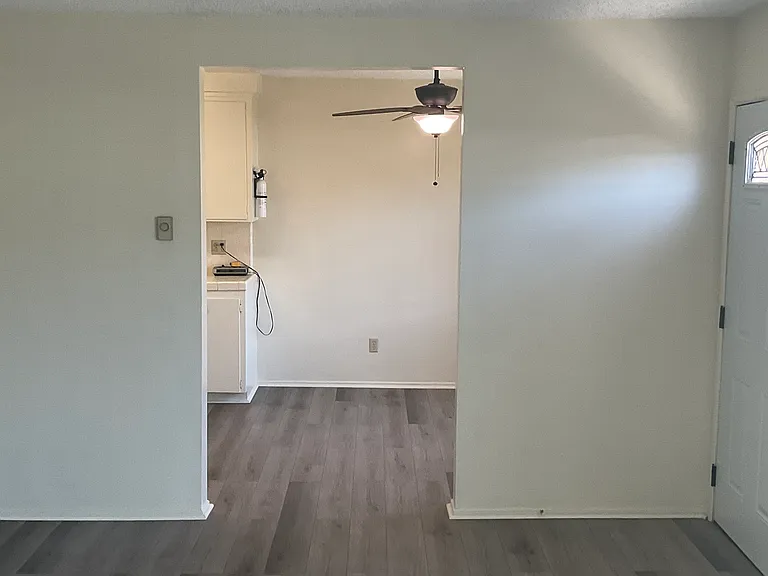 12520 Oxford Ave #B — Photo 3