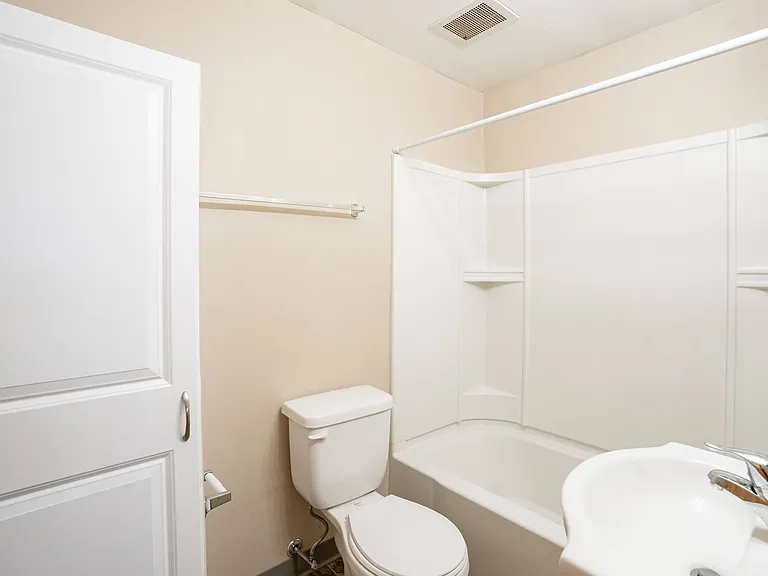Fargo, ND Birchwood Apartments | 01A | Bathroom