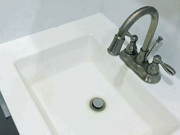 5th image of 25 Pell St APT 3R