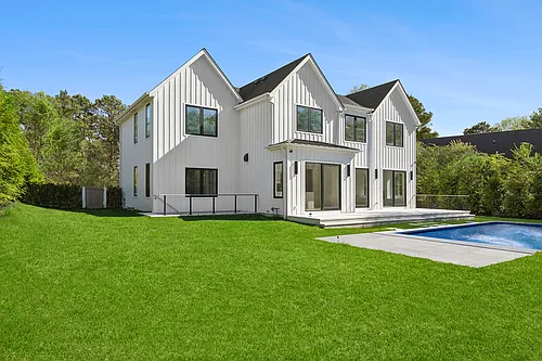 354 Saint Andrews Rd W Photo 1