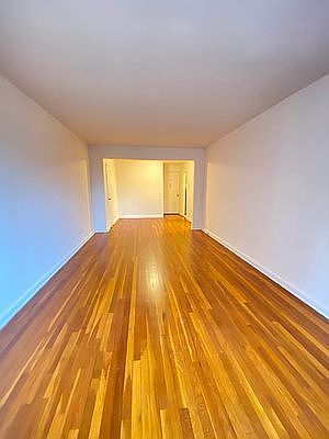 3rd image of 135-10 Grand Central Pkwy #19