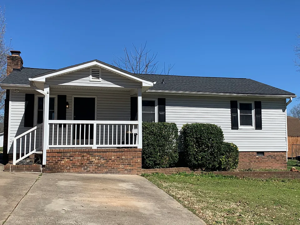 111 Greentree Dr