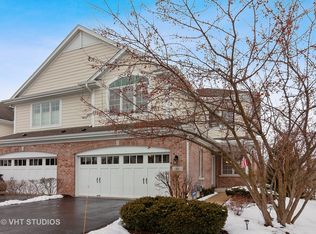80 Waters Edge Ct, Glen Ellyn, IL 60137