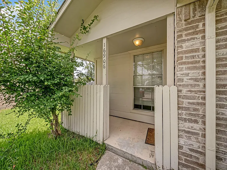 16906 Canary St — Photo 3