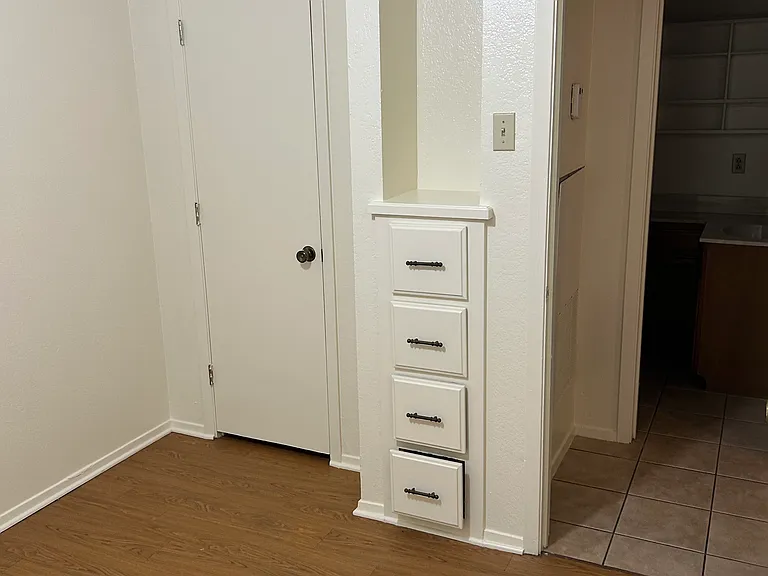 28 Teakwood Ln — Photo 2