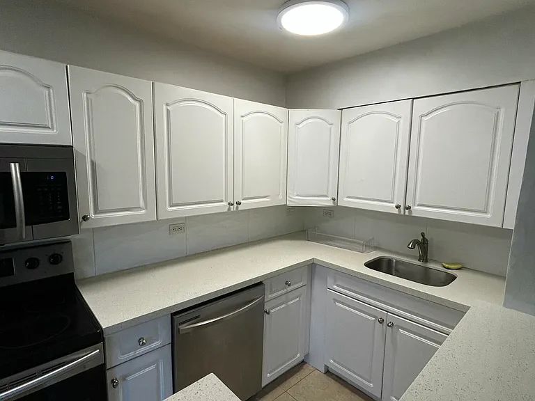925 NE 17th Ave #1 — Photo 6