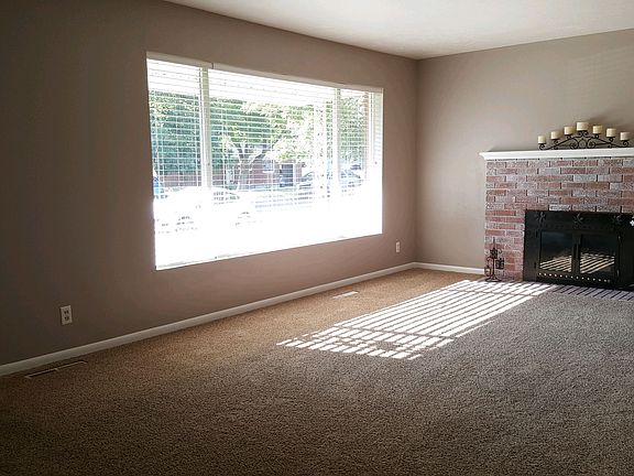 Main floor livingroom
