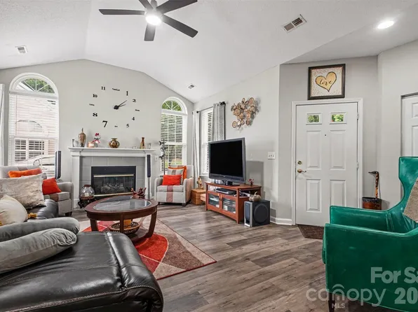 8057 Sultana Cir, Charlotte, NC 28227